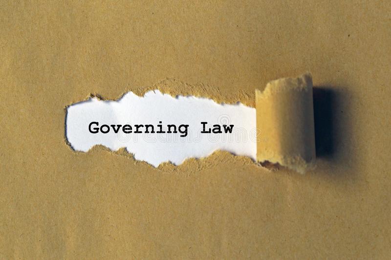 Governing law là gì và cấu trúc cụm từ Governing law  trong câu Tiếng Anh