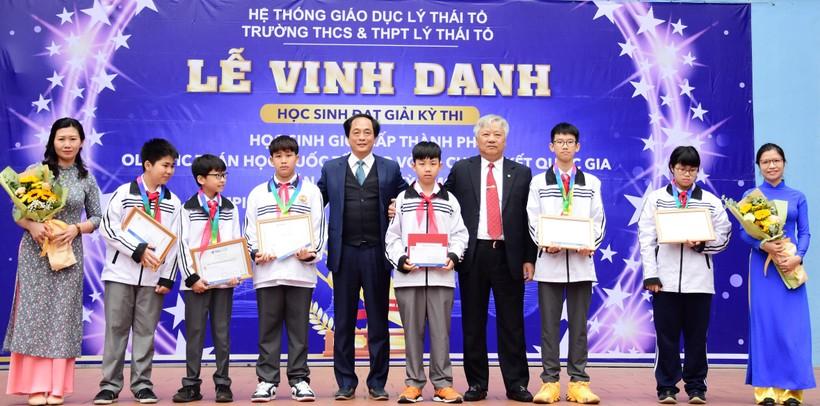 Trường THCS-THPT Lý Thái Tổ vinh danh học sinh đạt giải các Kỳ thi.