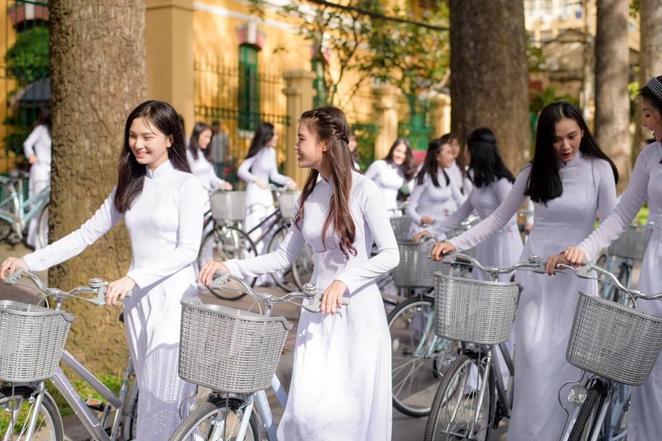 dong-phuc-ao-dai-hoc-sinh-viet-nam.jpg