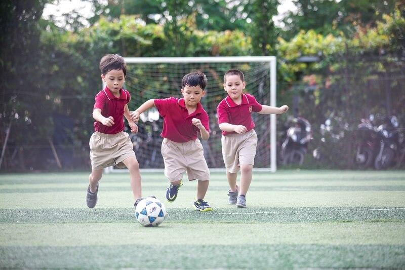 Kỹ năng sống cho trẻ tiểu học ba mẹ cần hướng dẫn càng sớm càng tốt