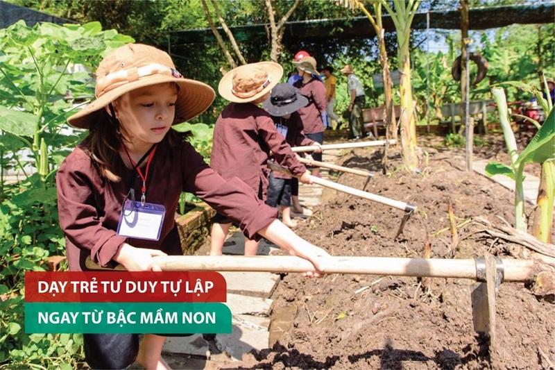 Trẻ phát triển tư duy tự lập thông qua các tình huống và dự án của trại hè